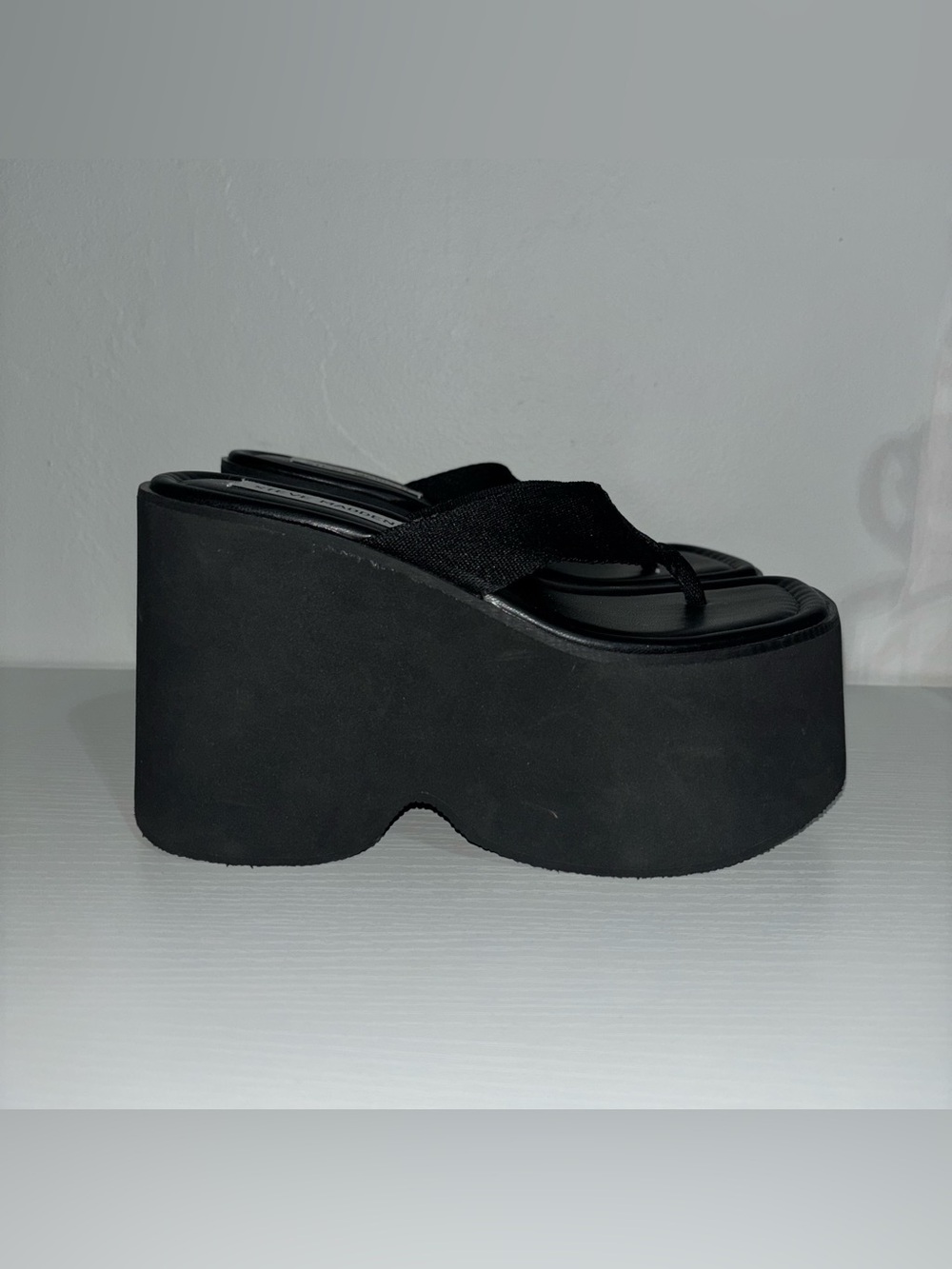 Steve Madden Black Platform Thong Sandals - Chunky Elevation - Picture 2 of 6